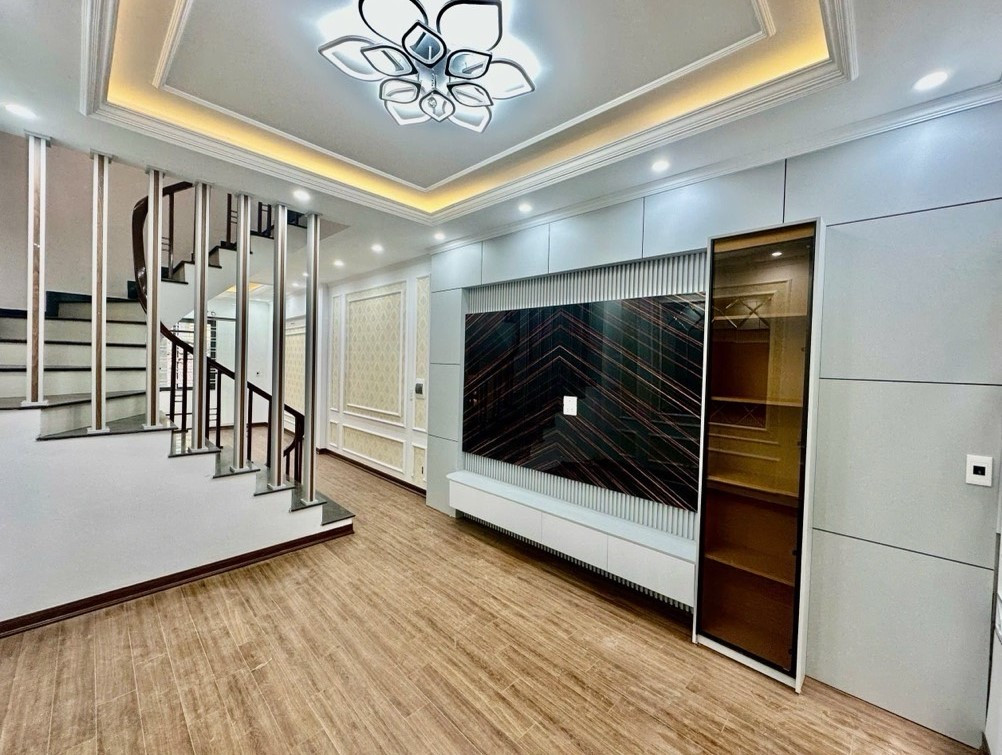 Bán nhà phố Yên Lãng – Đống Đa – 6 tầng đẹp long lanh, ô tô đỗ cửa, chỉ nhỉnh 12 tỷ