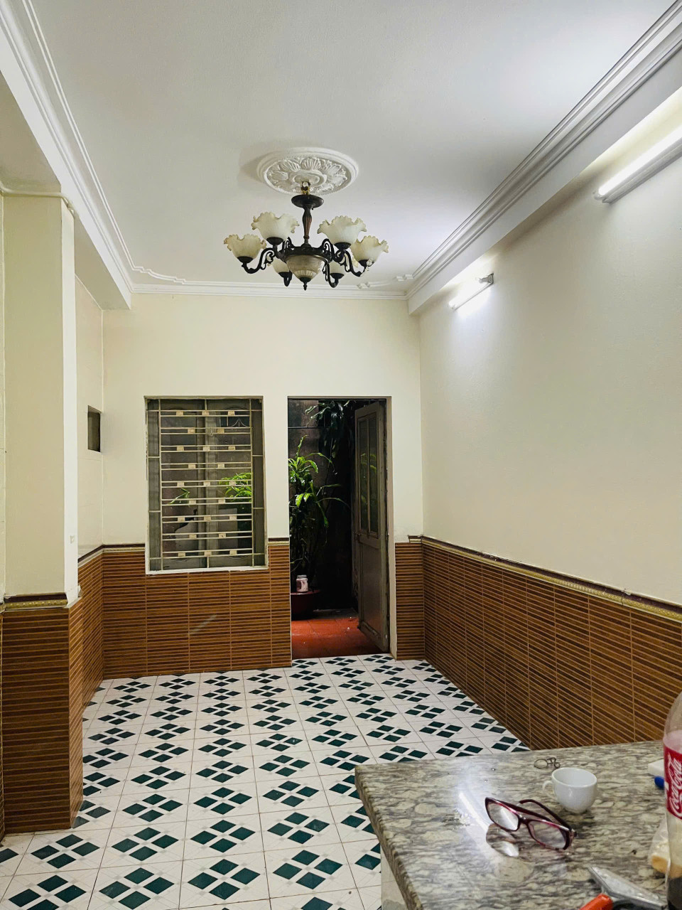 Cho thuê căn hộ tập thể tầng 1 đường Hoàng Ngọc Phách, 80m2, 2 phòng ngủ, 10 triệu