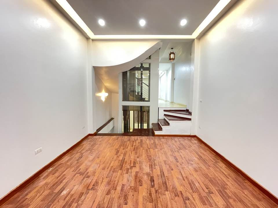 Bán nhà phố Nguyễn Đình Chiểu, Hai Bà Trưng, 7 tầng thang máy, gần ngay mặt phố