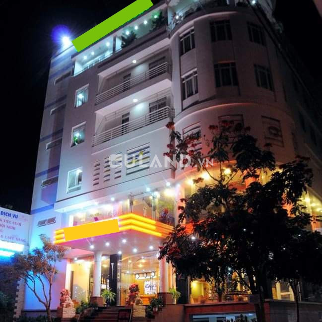 Bán khách sạn thương mại dịch vụ mặt tiền trung tâm Quy Nhơn