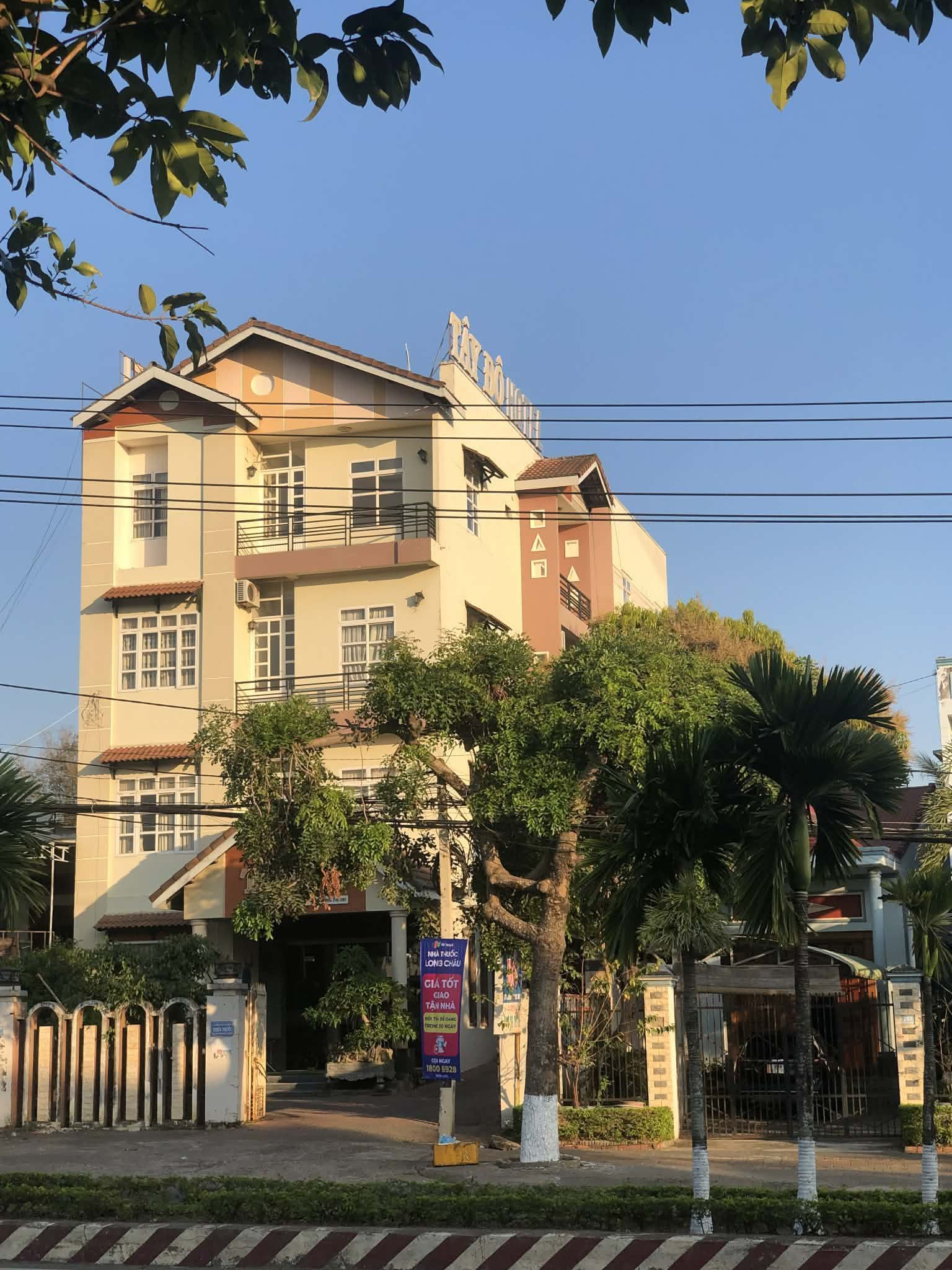 Chính chủ cần bán khách sạn Tây Đô Kon Tum – Vị trí thuận tiện, pháp lý rõ ràng. Giá 11,8 tỷ.