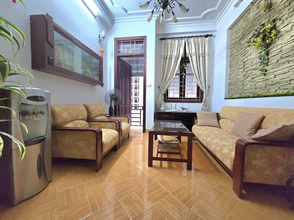 Bán Nhà! Văn Cao,20m ra Oto tránh,Gần Phố,DT: 20m2 x 5Tầng,MT: 3.3m,Giá: 6.35 tỷ Ba Đình