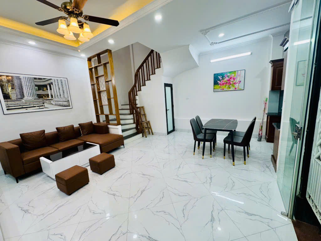 Bán Căn Nhà Nam Dư Lĩnh Nam 39m 5 Tầng 4  phòng Tặng Hết Nội Thất Sổ Đỏ
