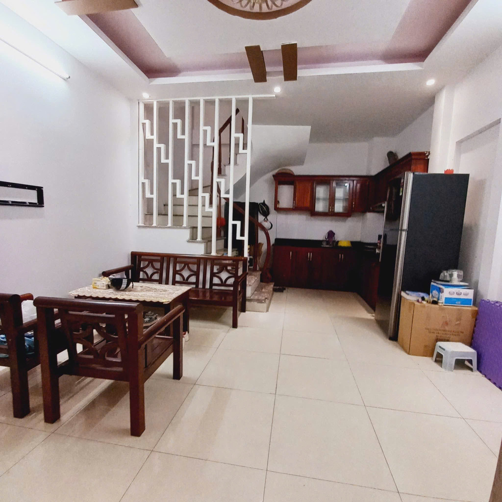 Cho thuê nhà ngõ 141 Nam Dư, 4 tầng x 35m2, 2 ngủ, 8.5 Triệu