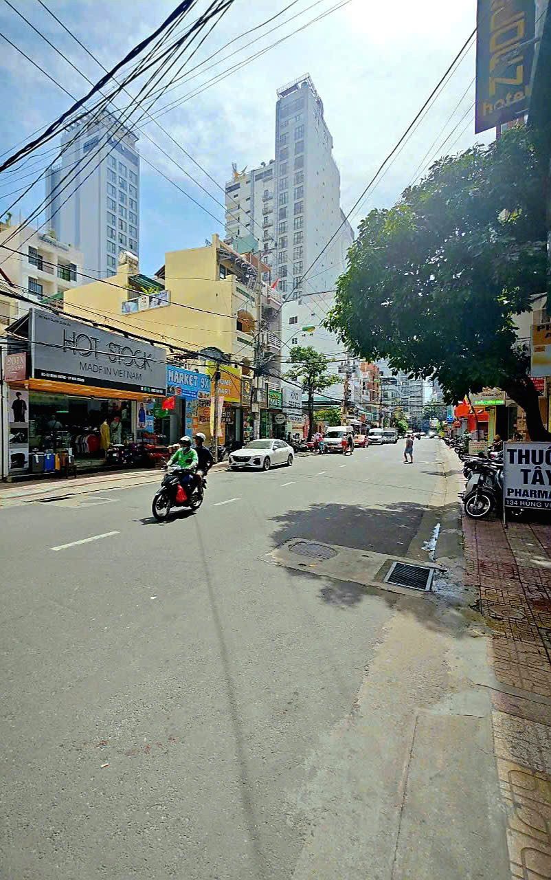 BÁN ĐẤT MT KINH DOANH ĐƯỜNG HÙNG VƯƠNG - 84.9M2 - 30 TỶ - SẴN DÒNG TIỀN CHO THUÊ