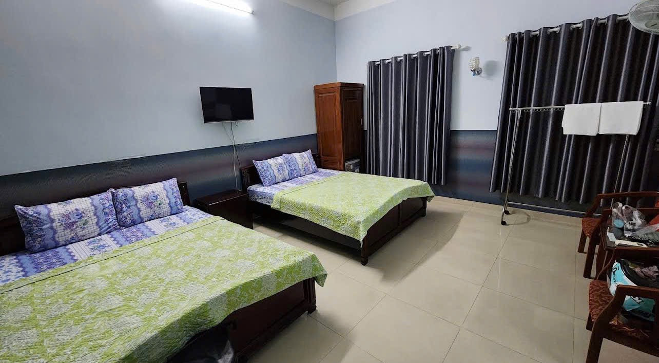 Bán KHÁCH SẠN 5 TẦNG ĐƯỜNG ĐINH TIÊN HOÀNG, GẦN BIỂN 300m,Trung tâm phố, dòng tiền ổn định