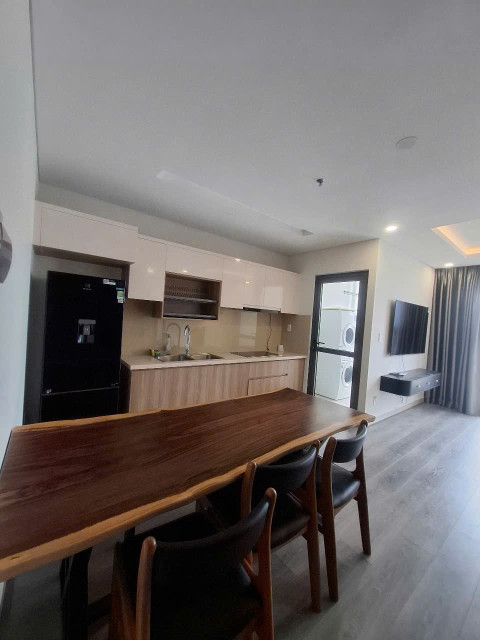 Chính chủ cho thuê căn CT9 VĐT - DT:  72,5m2 - 2PN 2WC - Cửa chính đông Bắc, view đẹp toàn cảnh, 2 phòng ngủ 1 phòng đầy đủ, 1 phòng chưa có giường có thể dùng làm phòng làm việc hoặc yêu cầu thì chủ nhà sẽ bổ sung) - Full nội thất: tivi samsung 65 inch, 