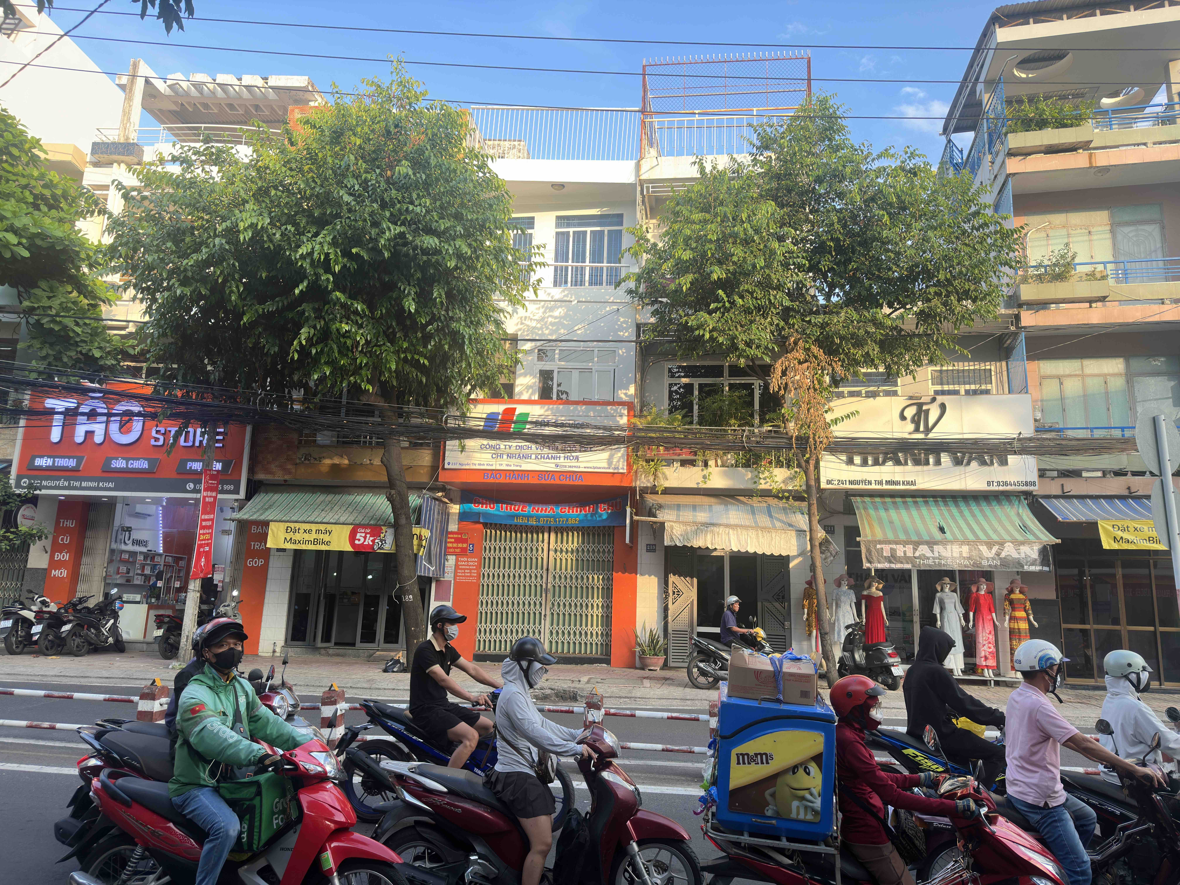 📢 CHO THUÊ NHÀ NGUYÊN CĂN – ĐƯỜNG NGUYỄN THỊ MINH KHAI 📢 ❗GIẢM GIÁ CHỈ CÒN: 17 triệu/tháng ❗  🏠 Nhà 3 tầng, diện tích sàn 50m² – tổng diện tích sử dụng lên đến 150m² 💨 Có sẵn máy lạnh, vào sử dụng ngay  🔹 Thiết kế tiện lợi, mặt bằng tầng trệt thoáng rộng,