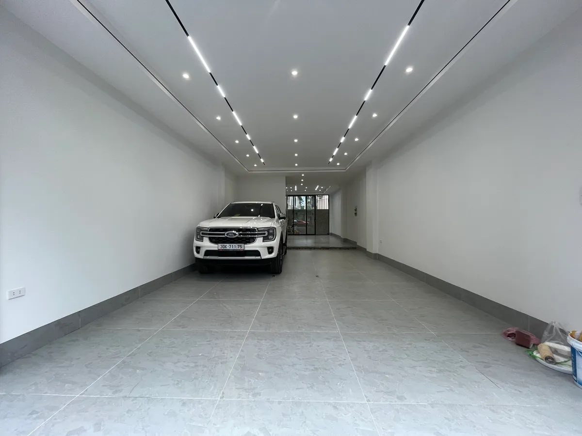 Siêu Phẩm Phố Trạm 100m2 7T, Mặt Tiền 6m, Kinh Doanh, Gara 4 Ô Tô, Full Nội Thất 2X Tỷ