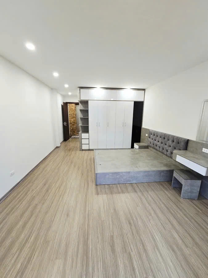 NHÀ MỚI 6 TẦNG THANG MÁY Ô TÔ VÀO Nguyễn Văn Linh 45M2, Mặt tiền 4m,10.35 tỷ Long Biên.