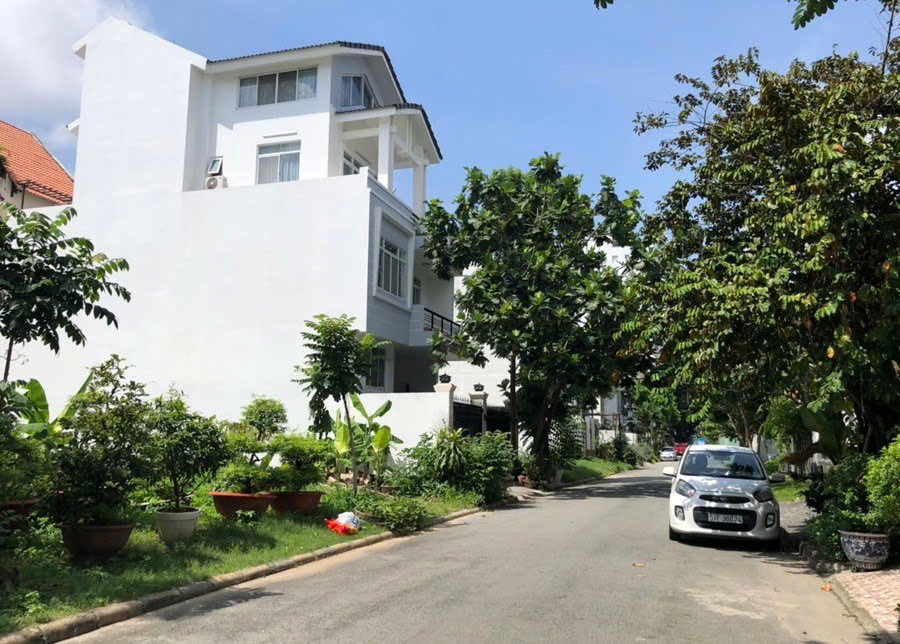 Chính chủ cần bán lô đất 100m2 chỉ 2.09 TỶ ngay MT Nguyễn Xiển, Long Bình, Quận 9, Sổ riêng