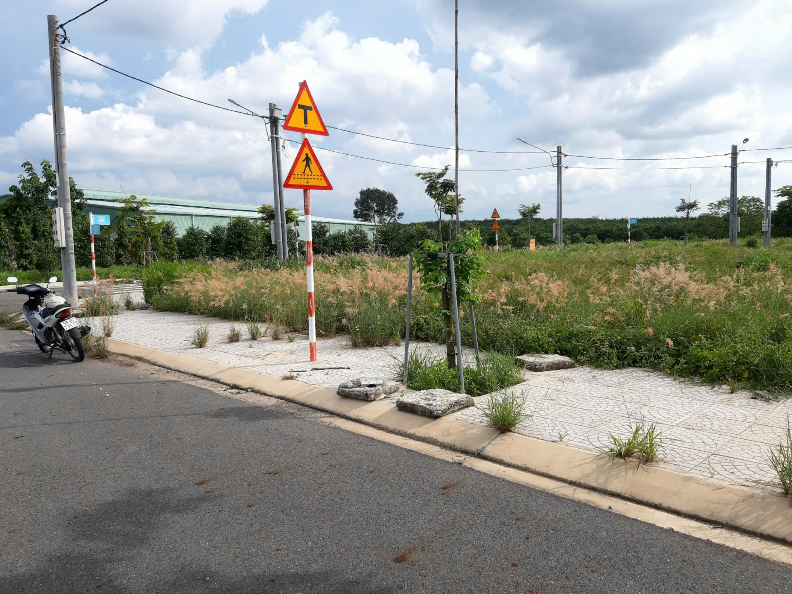 Bán đất 70m² ngang 5m giá 650 triệu Phường Long Nguyên