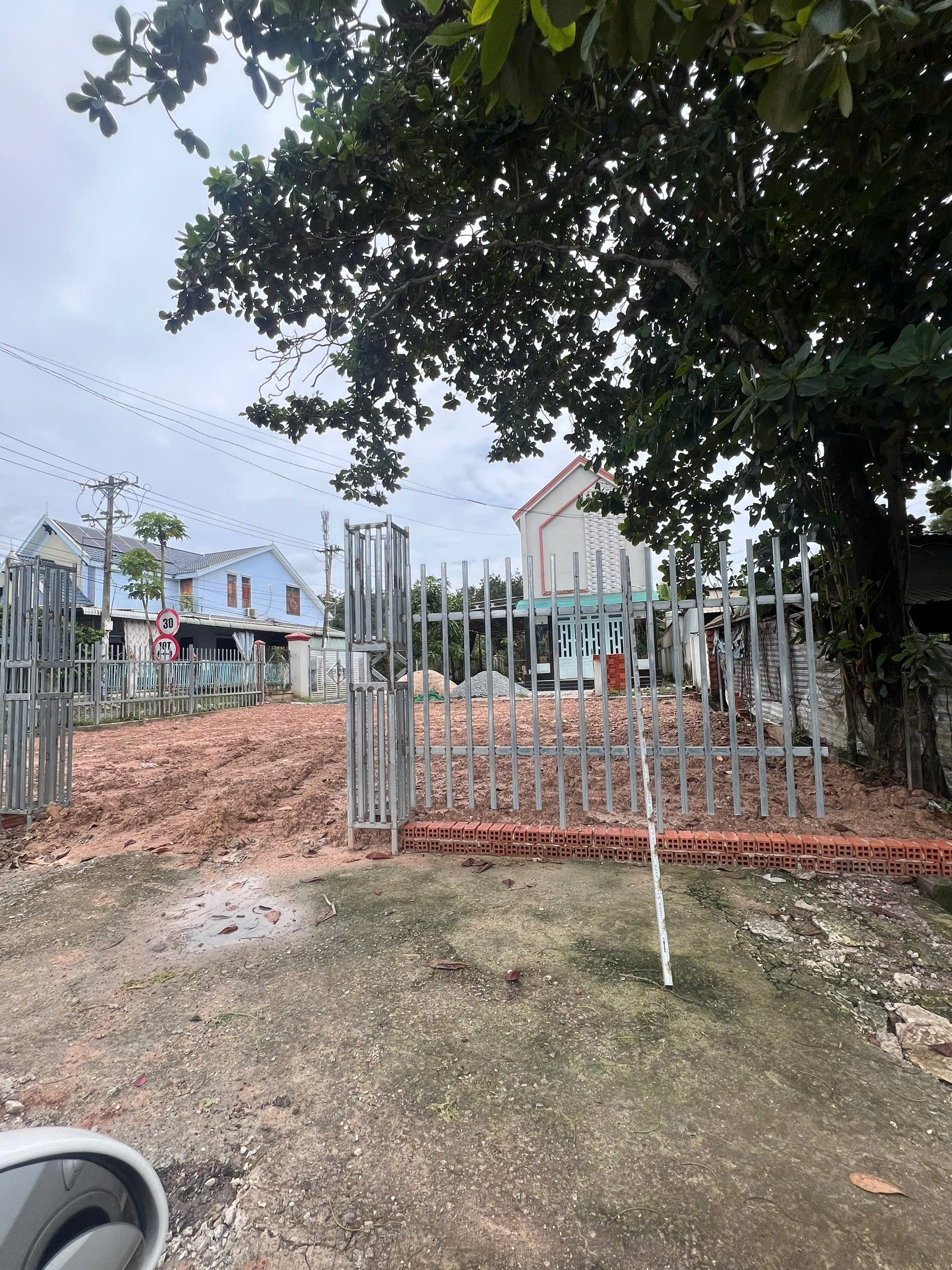 Bán đất 602.8m² ngang 16,7m giá 5.8 tỷ Phường Long Nguyên