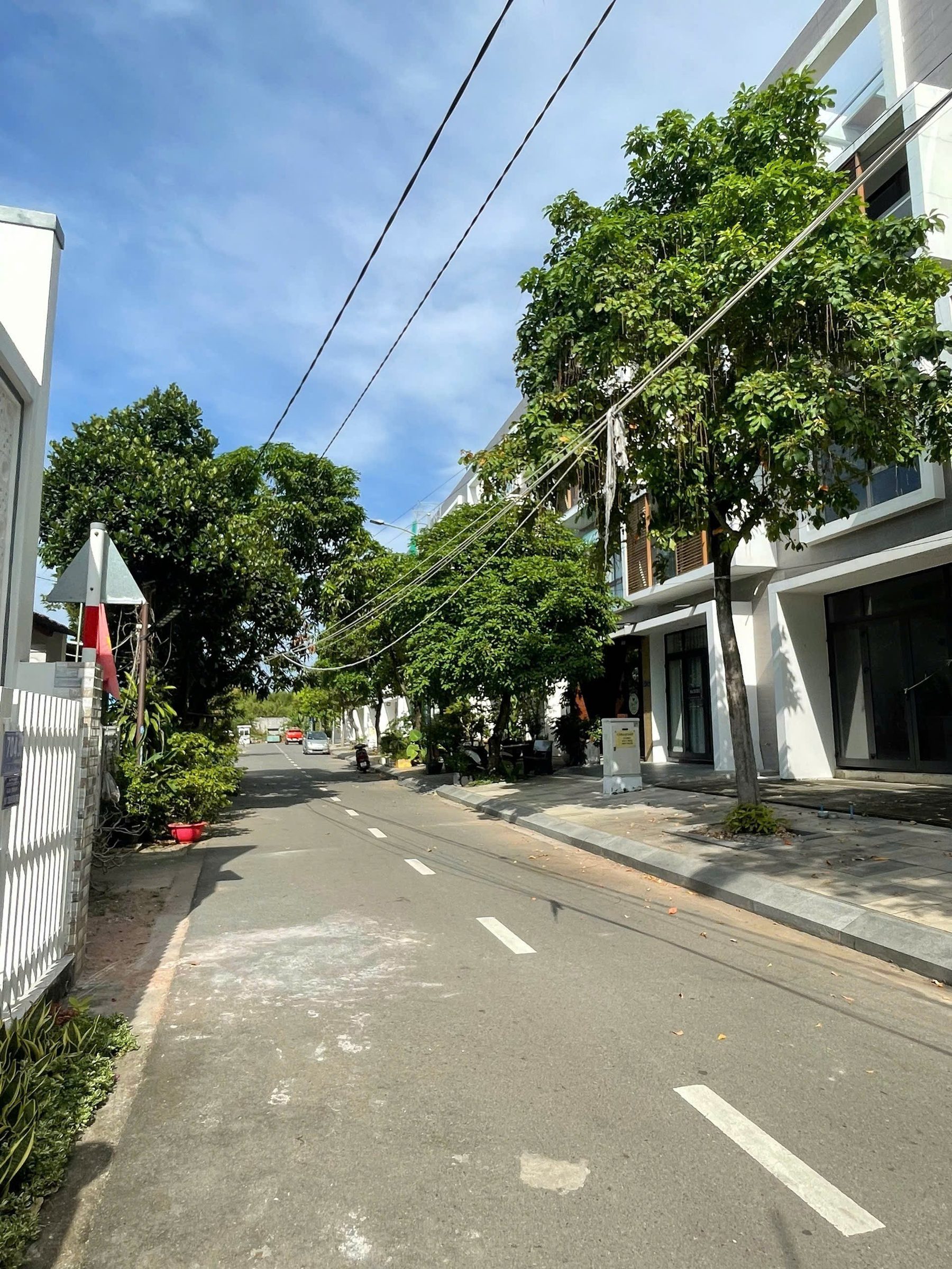 Nhà phố liền kề trung tâm bà rịa, 1 trệt 3 lầu, nhà có sẵn giá 3ty350 tốt nhất khu vực
