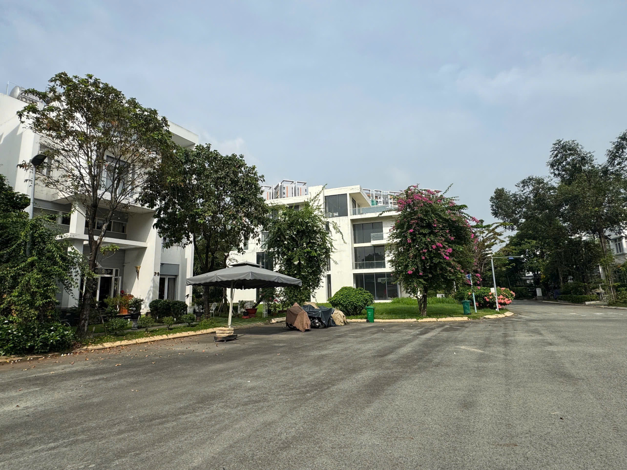 Bán  Biệt Thự (14x23m)4 tầng  Villa Park Khang Điền, Đường Bưng Ông Thoàn, P Phú Hữu, Q9.