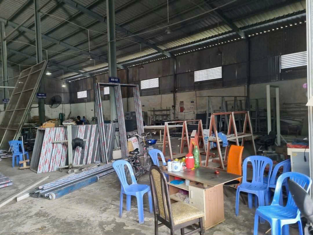 BDS HVL GC: Cho thuê kho xưởng 1600m2 góc 2 mặt tiền Trường Lưu giá 65tr/ tháng