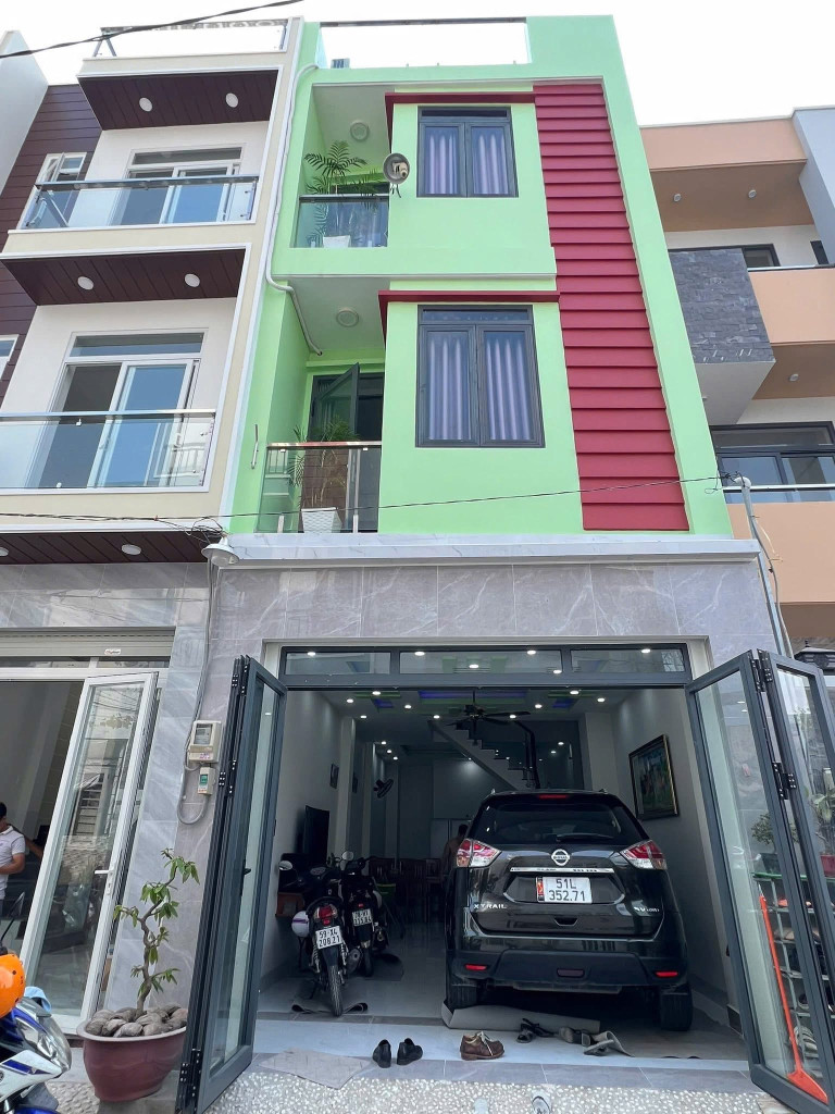 Bán nhà 1 trệt 2 lầu hẻm xe hơi đường Võ Văn Hát, xe hơi đậu trong nhà, giá bán 4,8 tỷ