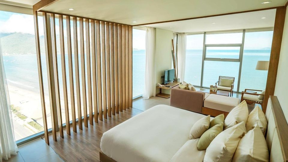 Hot! Cần bán căn góc Fusion Suites tầng cao view trực diện biển Mỹ Khê, Đà Nẵng - Sở hữu lâu dài