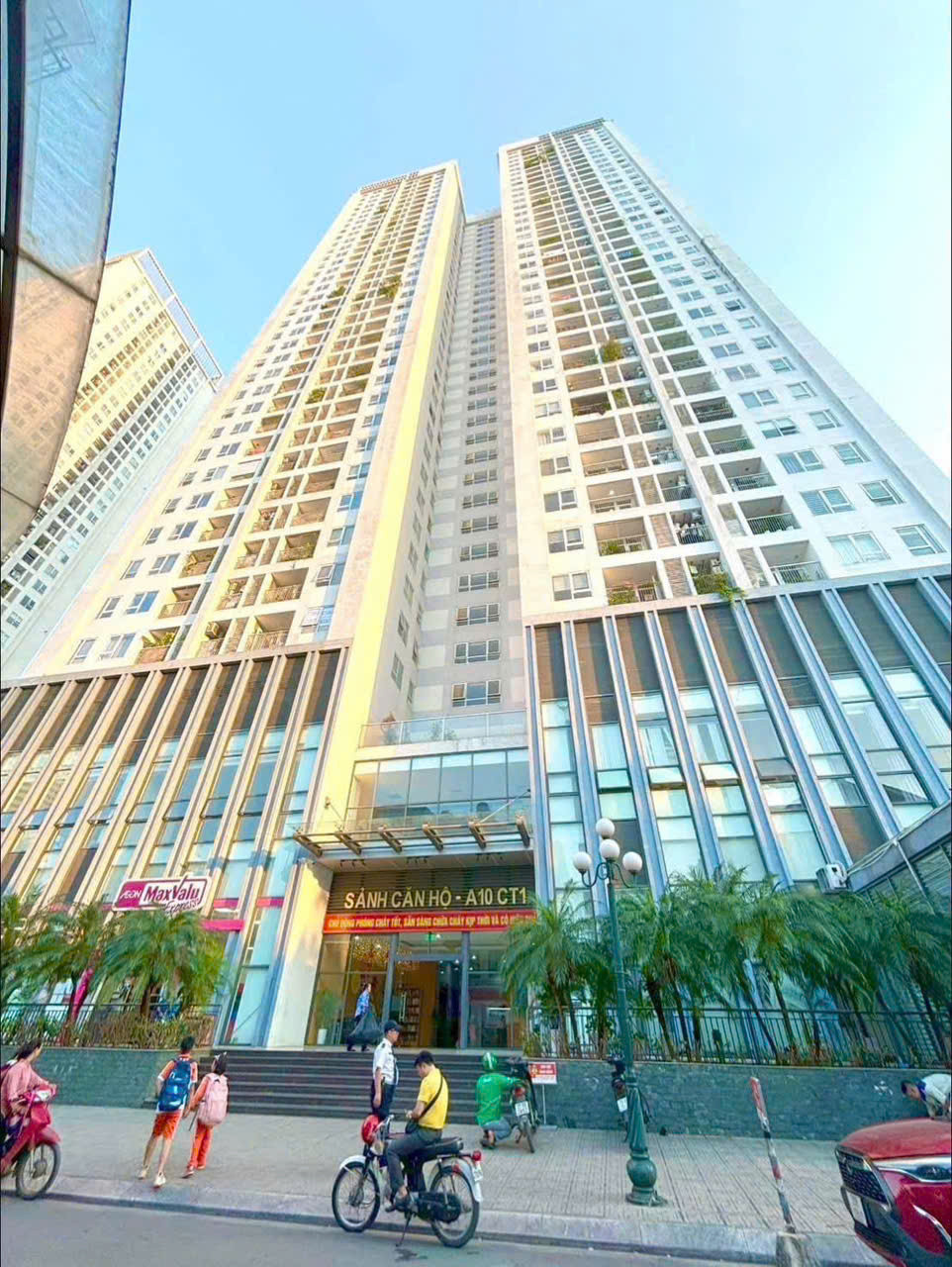Bán căn hộ chung cư A10 Nam Trung Yên căn góc 95m 3pn full đồ view hồ Sky lake