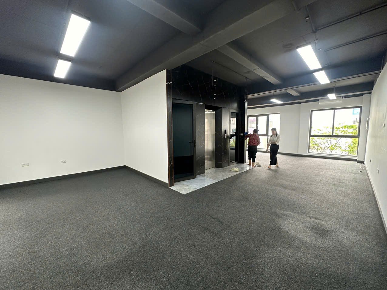 Cho thuê văn phòng Làng Việt Kiều Châu Âu, 90m2/tầng sàn thông đẹp như ảnh