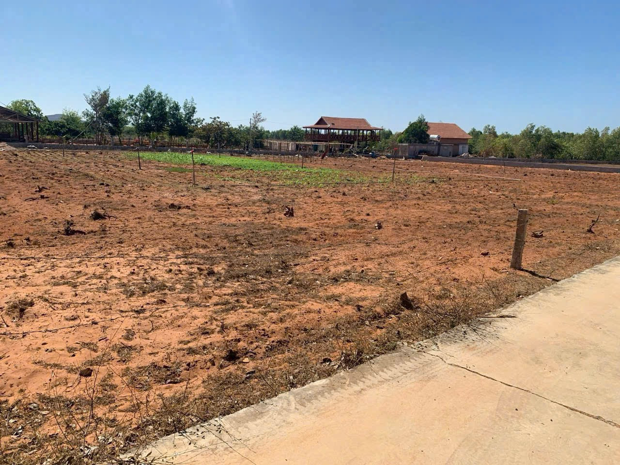 Bán 3000m2 mặt đường bê tông gần ngã 4 UB Mũi Né, giá tốt 3,2 tỷ lvcc 0982482666