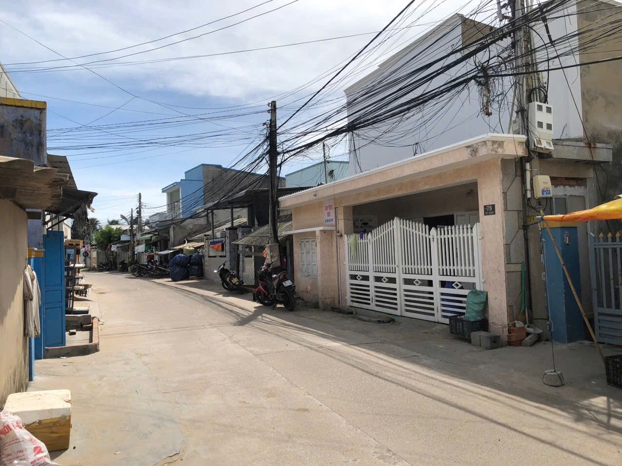 bán căn nhà nhỏ Mũi né - đang cho thuê phòng trọ KD dòng tiền, cách biển 80m. LH: 0974090487