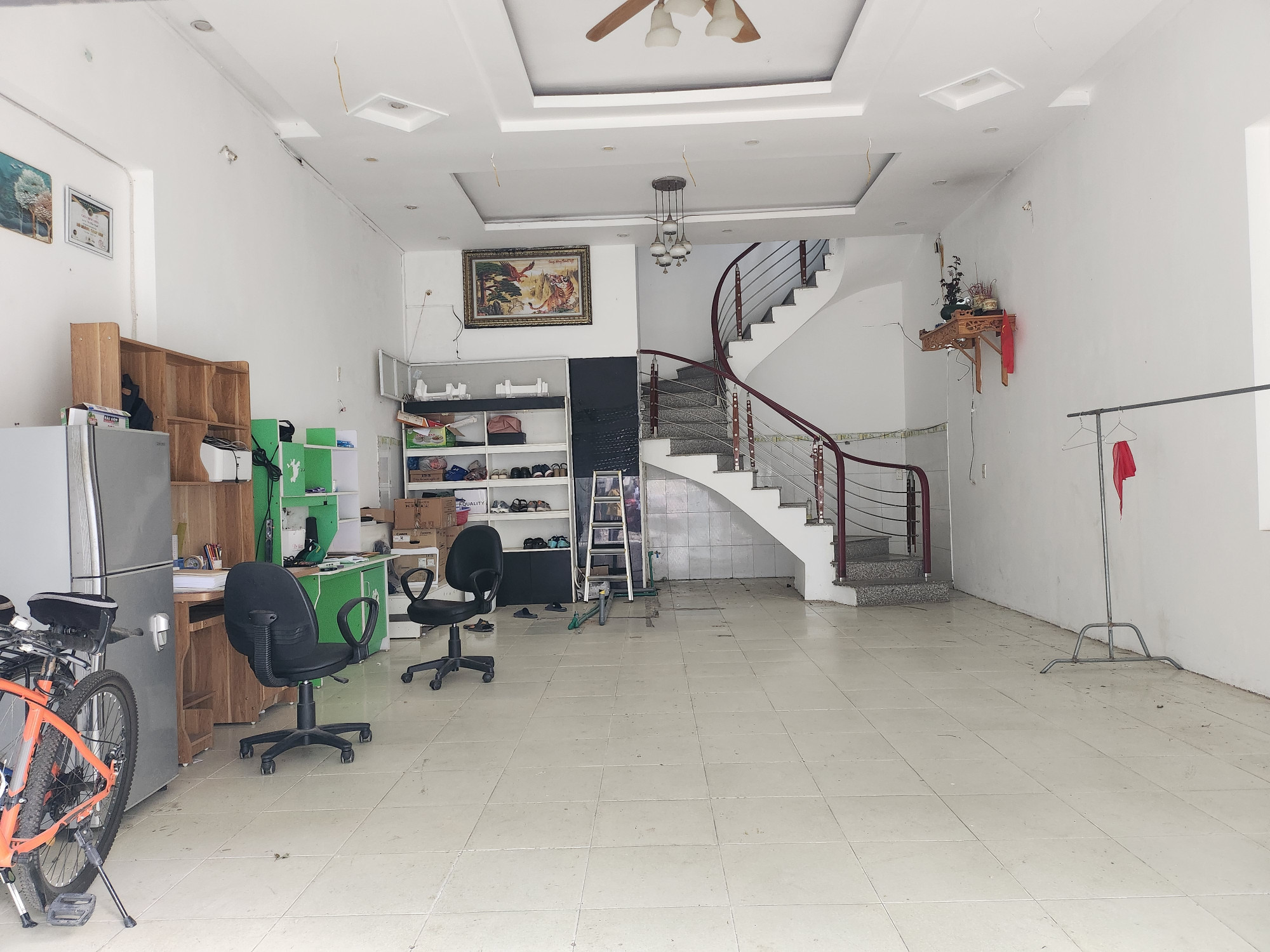 Bán nhà mặt đường Hoàng Công Chất
