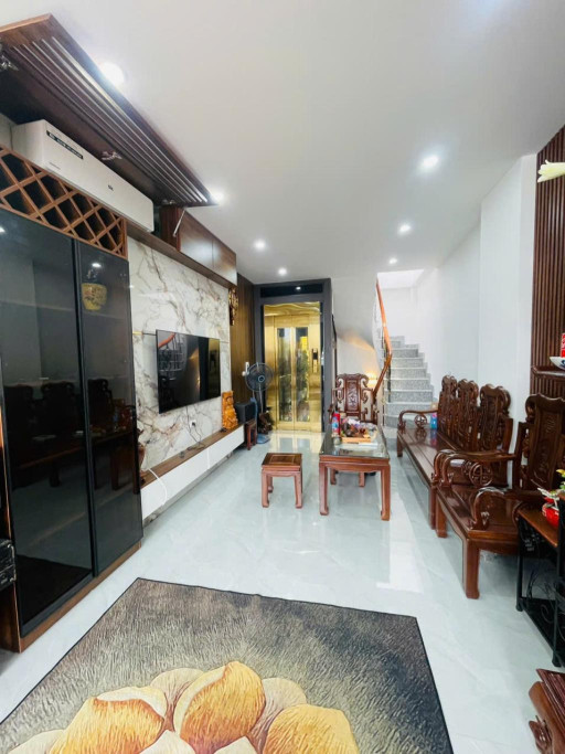 Nhỉnh 7 tỷ bán gấp nhà gần phố Nguyễn Hoàng, 6 tầng thang máy, dân xây chắc chắn, tiện ích