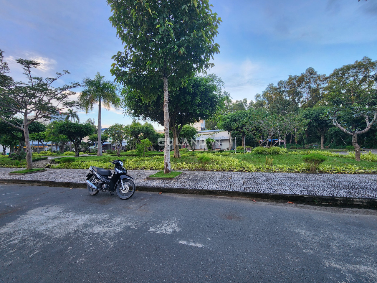 Bán 3 nền liền kề đường Nguyễn Bình - view công viên - Mỹ Phước