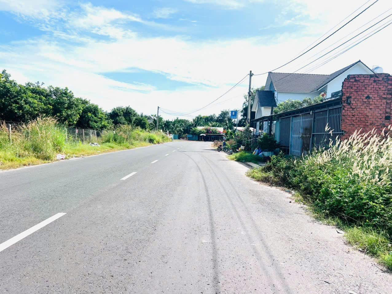 Cần bán đất tiện xây nhà ở, nhà trọ hoặc kinh doanh, MT nhựa, sát QL.13