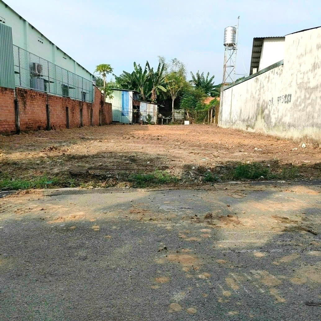 Bán đất 300m2 Bến Cát sát đường nhựa lớn xây VP