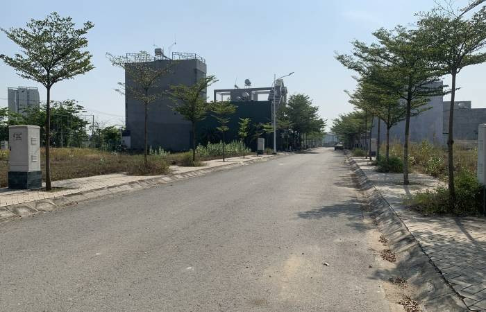 CHỦ GỬI BÁN NHANH LÔ ĐẤT 300m2 - SÁT CHỢ - GIÁ 780 TRIỆU