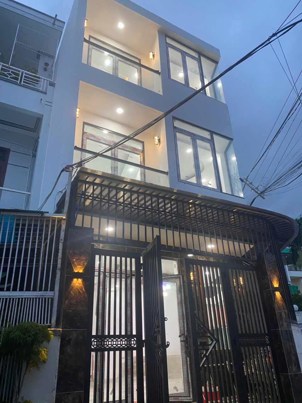 Nhà Đẹp, Mới Xây Full Nội Thất Gần Biển | Vị Trí Trung Tâm, Cạnh Trường, Gần Chợ + Kề Bên Khu Đô Thị Lớn Phước Long, Nha Trang.