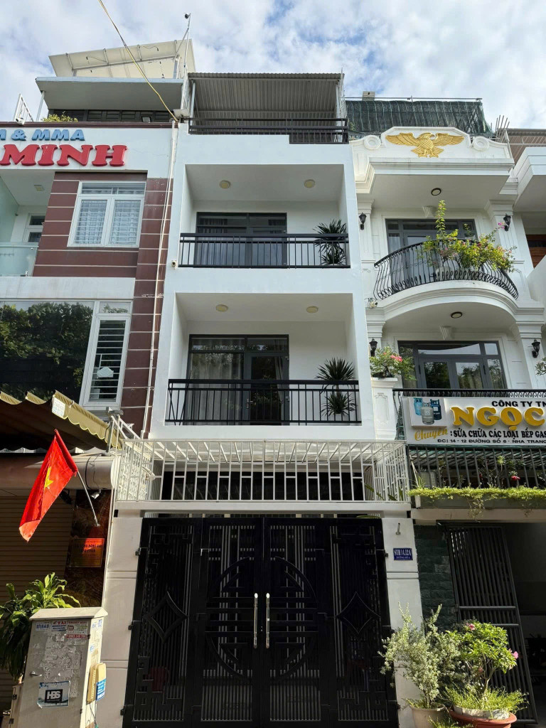 Nhà Mới, 3 Tầng Kinh Doanh đẹp, Ngay Khu Đô Thị lỚn Nha Trang. Hà Quang 2