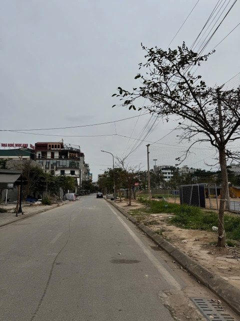 Bán 160m đất. Khu đấu giá lãm làng. Nhìn sân bóng. Phường nam sơn bắc ninh