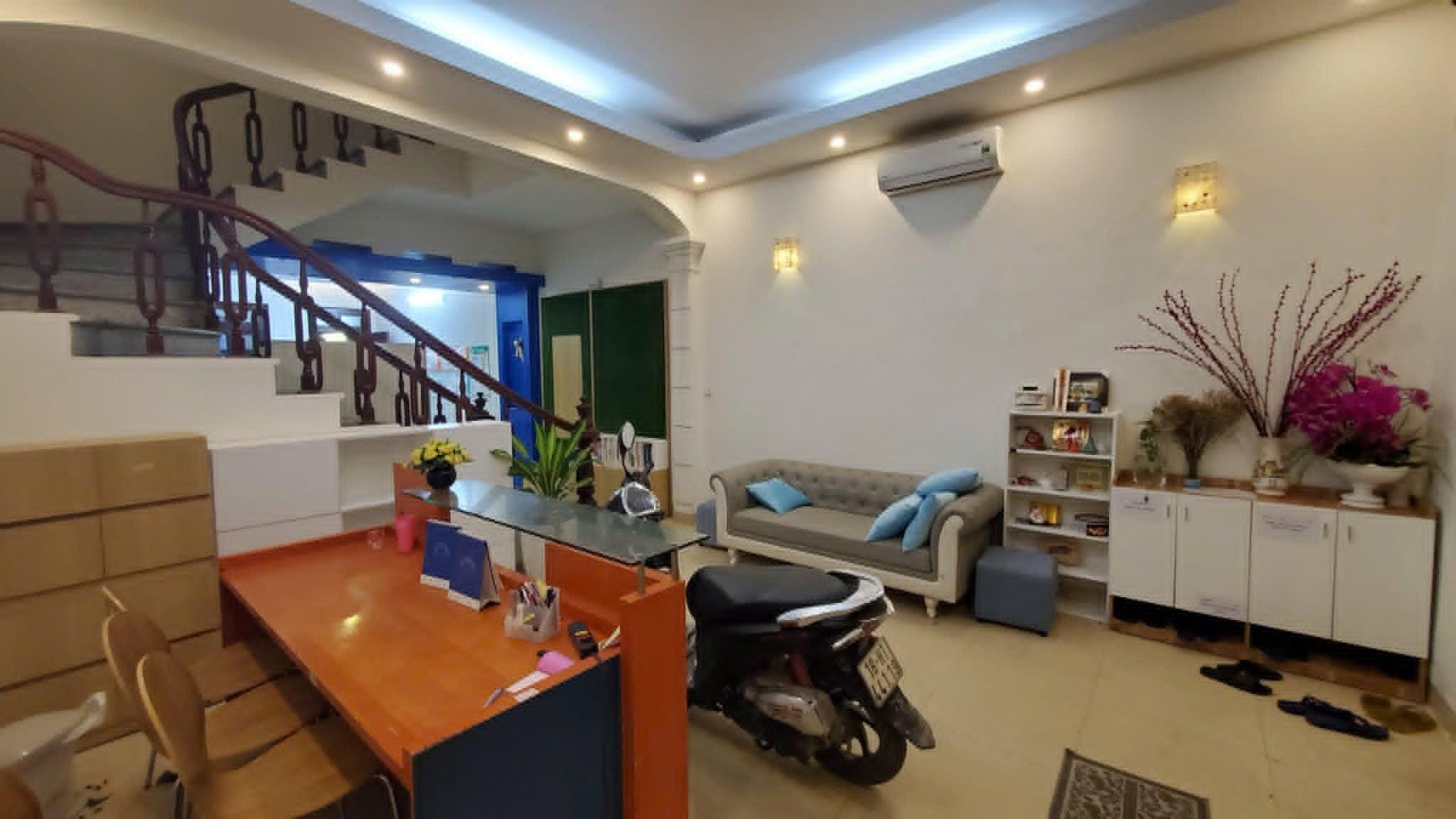 Cho thuê nhà ngõ 118 Nguyễn Khánh Toàn Cầu Giấy 96M x 5T giá 30 triệu, Ô TÔ - VỈA HÈ, KD