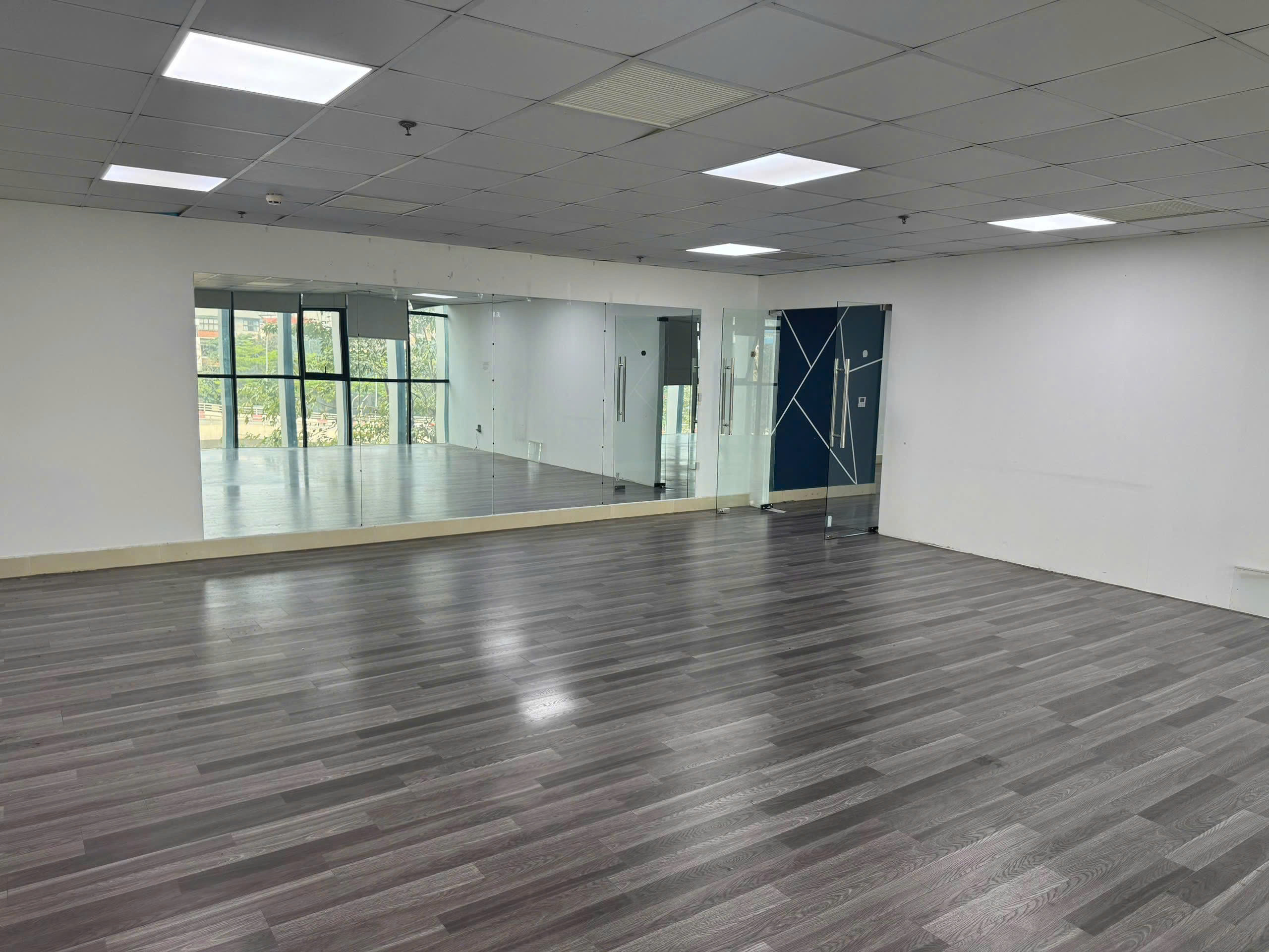 🏢 VĂN PHÒNG 430M2 MẶT TIỀN NGÃ TƯ HOÀNG QUỐC VIỆT VỚI GIÁ ALL-IN CỰC HỢP LÝ