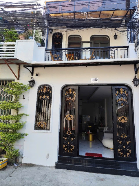 Cần Cho thuê căn nhà  1 trệt 1 lầu  👉 Diện tích : 35 m2  👉 2 phòng ngủ , 2 vệ sinh  👉 Bếp phòng ăn  👉 Nhà đầy đủ nội thất chỉ việc vào ở  🚘🚘 Nhà oto tận nơi , khu vực đông dân cư 💥 Ưu điểm nhà gần chợ , cách biển  trần phú đi bộ 5 phút , cách bán kính 500