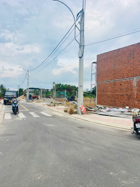 Đất Tái Định Cư Ngọc Hiệp ( thuộc Phường Tây Nha Trang)
DT:92,2m2 ngang 4,5m ( Đất ở đô thị)
Giá:3ty860tr lh e Bích