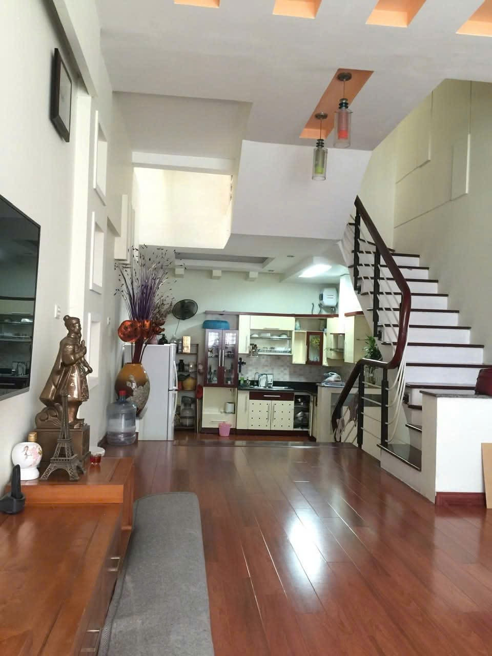 Cho Thuê Nhà Phùng Khoang 50M² 5 Tầng 4 Ngủ - Nội Thất CB - Ô Tô Đỗ Cửa - Giá Thuê 17tr