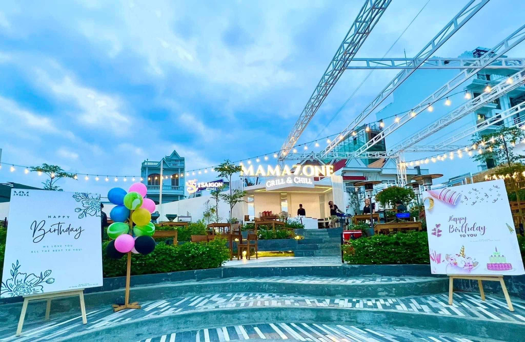 🔥 SANG NHƯỢNG NHÀ HÀNG VIEW BIỂN – PHẠM VĂN ĐỒNG 🔥  Cơ hội hiếm có để sở hữu nhà hàng ngay mặt tiền biển Phạm Văn Đồng – khu vực sầm uất, đông khách du lịch và dân địa phương. Không gian rộng rãi, thoáng mát, thiết kế phù hợp để kinh doanh ngay.  🌊 Diện t