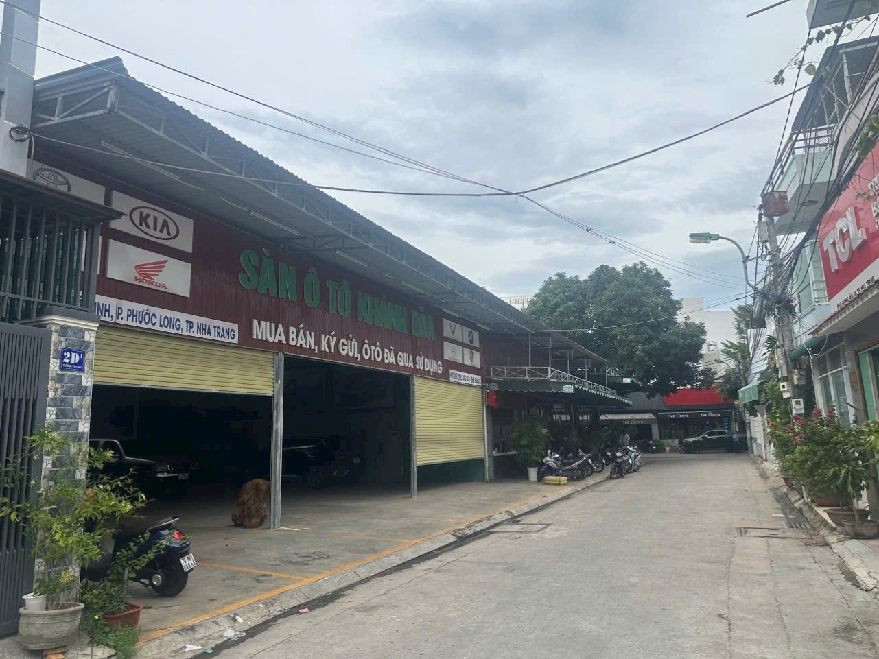 📢 CHO THUÊ KHO gần đường Lương Thế Vinh, P. Phước Long, TP. Nha Trang 📦 Diện tích: 288 m2,  Ngang 18 dài 16 Rộng rãi, có mái che kiên cố, bãi xe rộng, thích hợp làm kho, gara, showroom ô tô, kinh doanh, dịch vụ kỹ thuật…  💡 Ưu điểm nổi bật: ✅ Vị trí trung