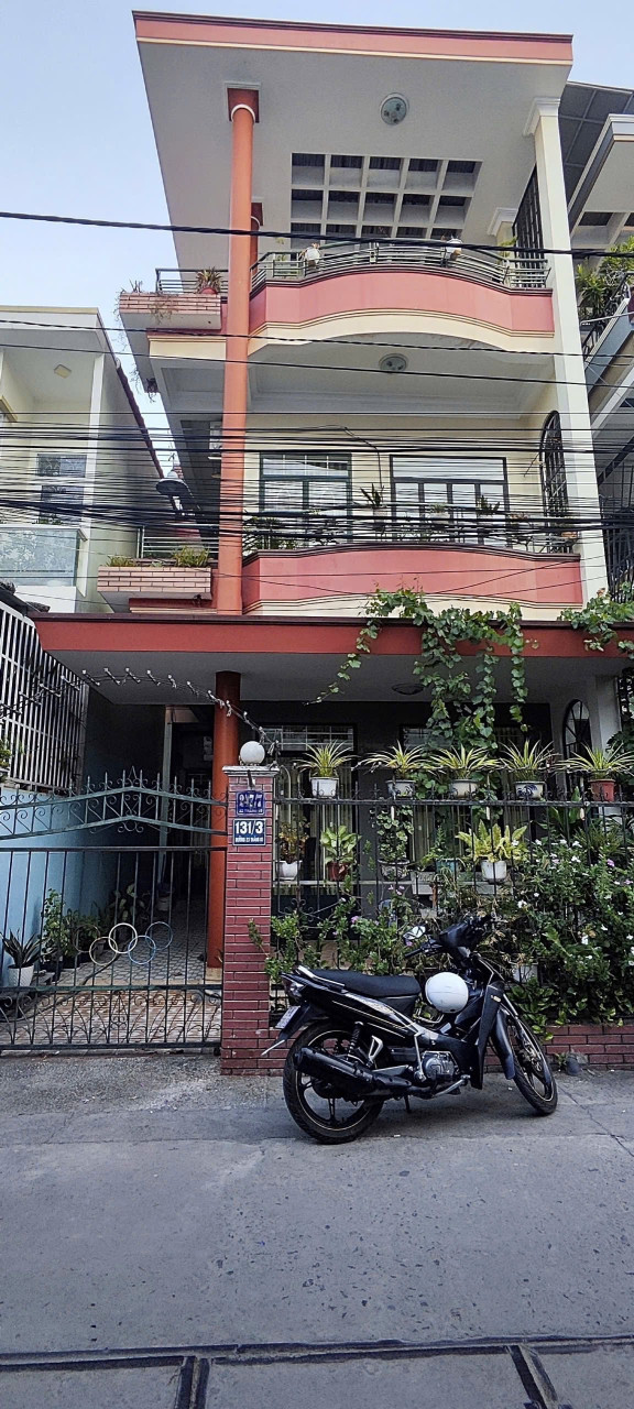 Cho thuê nhà 3 tầng hẻm 23/10, Ngay sthi Lotte Mart giá 13triệu Nhà có 3PN ,5wc, phòng khách. Sát đường 23/10, gần siêu thị,cách biển 1,5km Giá thuê 13triệu/tháng , cọc 2 tt 2