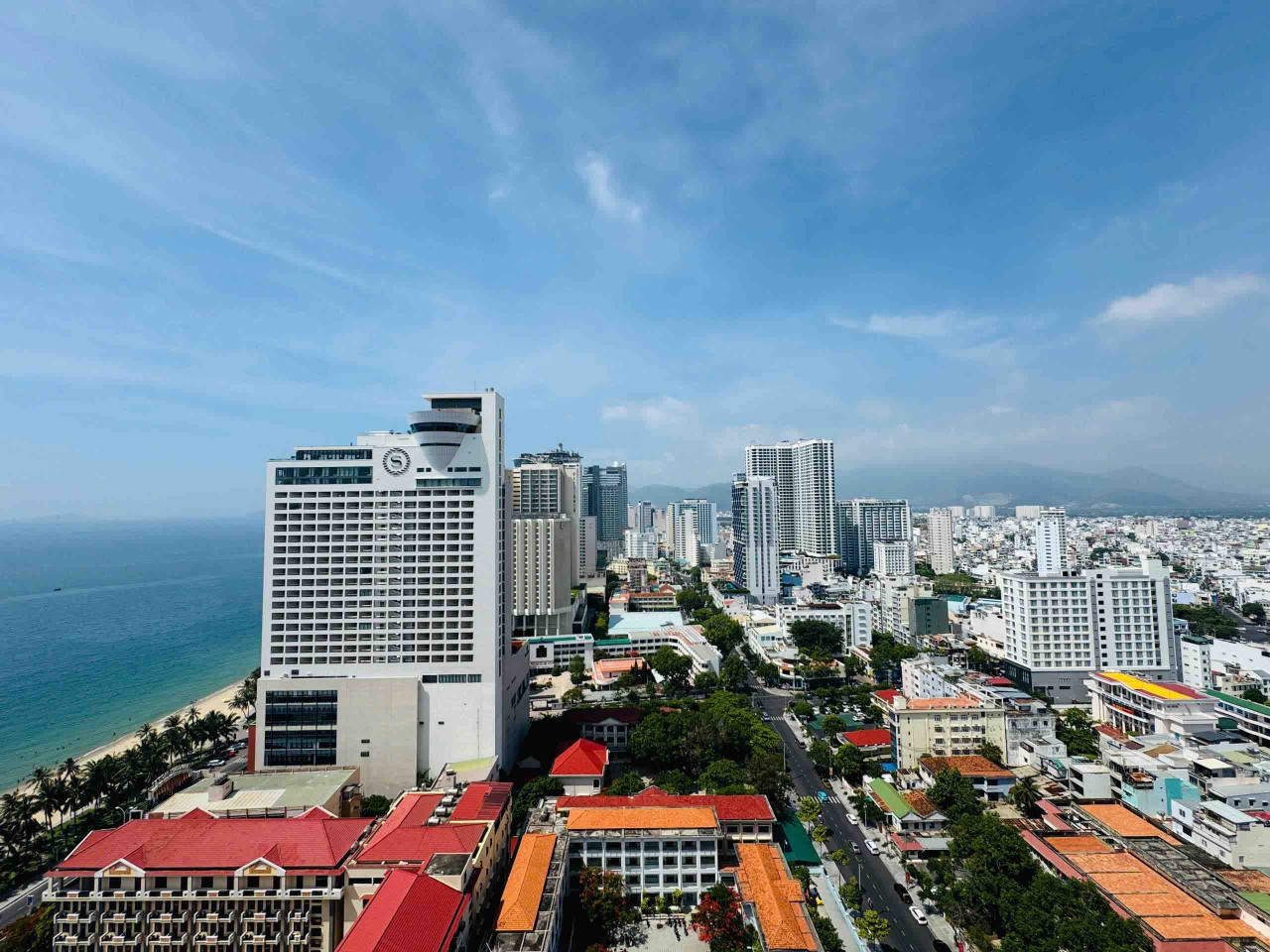 Cho thuê căn hộ Goldcoast tòa Nam tầng cao view Vinpearl siêu đẹp Dt 56.6m2 có 2 giường 1wc  Ban công view đẹp  Giá 12.5 triệu / tháng