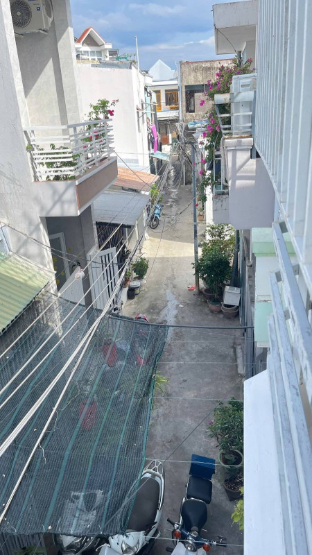 🏡 CHO THUÊ NHÀ NGUYÊN CĂN – 2 TẦNG RỘNG THOÁNG – NHA TRANG 📍 Địa chỉ: Hẻm 58 Lương Định Của, P. Tây, TP. Nha Trang ✨ Thông tin chi tiết:  • Diện tích đất: 74,3m² (nở hậu)  • Diện tích sử dụng: ~150m²  • Kết cấu: 2 tầng, gồm 4 phòng ngủ, phòng khách, bếp, 
