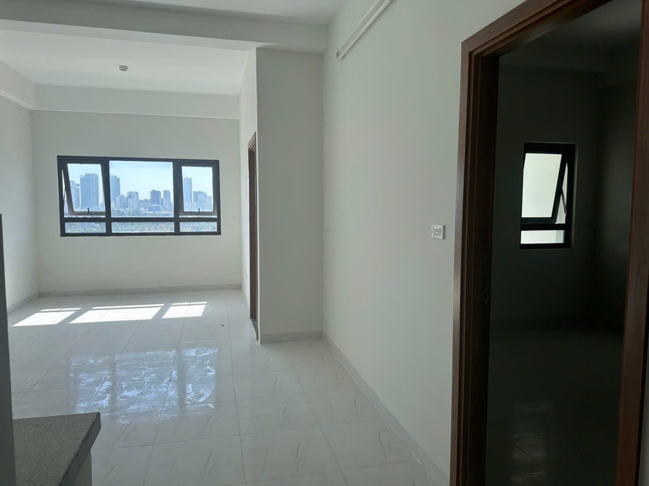 Cho thuê căn hộ SSH07 KĐT Hà Quang 1, tầng cao nhìn thấy biển Nha Trang. - DT: 57m2 ( 2PN, 2WC) - Giá thuê: 5,5tr/tháng  - Căn trống chưa nội thất - Cọc 2, tt 2. ____