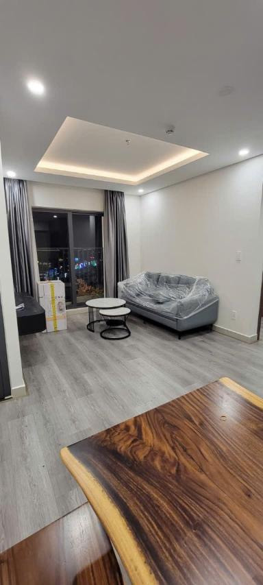 Chính chủ cho thuê căn CT9 VĐT - DT: 72,5m2 - 2PN 2WC - Cửa chính đông Bắc, view đẹp toàn cảnh, 2 phòng ngủ 1 phòng đầy đủ, 1 phòng chưa có giường có thể dùng làm phòng làm việc hoặc yêu cầu thì chủ nhà sẽ bổ sung) - Full nội thất: tivi samsung 65 inch, m
