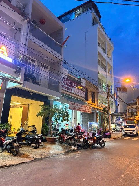 🔹 CHO THUÊ NHÀ 3 TẦNG – TRUNG TÂM TP. NHA TRANG – ĐƯỜNG HÀNG CÁ 🔹 💵 Giá thuê: 35 triệu/tháng – nhà đẹp, vào ở ngay!  Hợp đồng tối thiểu 1 năm , phương thức thanh toán thỏa thuận 🌟 Vị trí đắc địa: • Địa chỉ: Hàng Cá, P. Xương Huân, TP. Nha Trang • Trung tâ
