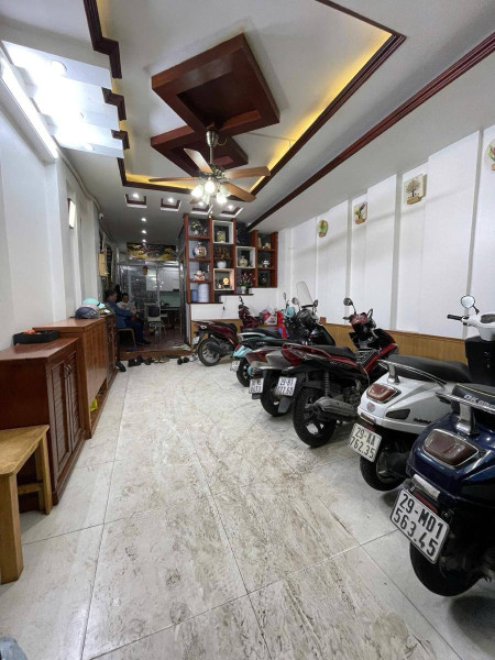 Bán Nhà!  Quan Nhân,Oto tránh,1 nhà ra phố,Thang máy,DT;62m2 x 4Tầng,MT: 4.7m,Giá: 16.6 tỷ