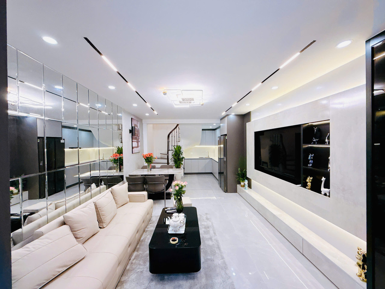 Bán nhà đường Vũ Trọng Phụng, Thanh Xuân, nhà đẹp full nội thất, ngõ thẳng tắp view phố